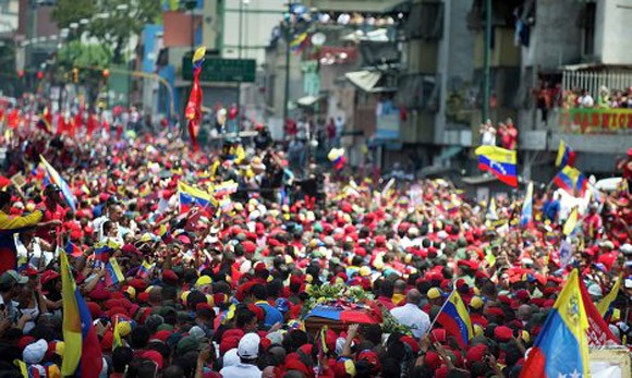 Hình ảnh lễ đưa tiễn linh cữu cố tổng thống Hugo Chavez ảnh 12 Hình ảnh lễ đưa tiễn linh cữu cố tổng thống Hugo Chavez ảnh 12