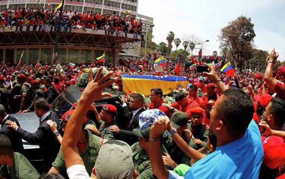 Hình ảnh lễ đưa tiễn linh cữu cố tổng thống Hugo Chavez ảnh 3 Hình ảnh lễ đưa tiễn linh cữu cố tổng thống Hugo Chavez ảnh 3