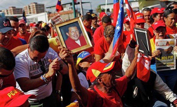 Hình ảnh lễ đưa tiễn linh cữu cố tổng thống Hugo Chavez ảnh 4 Hình ảnh lễ đưa tiễn linh cữu cố tổng thống Hugo Chavez ảnh 4