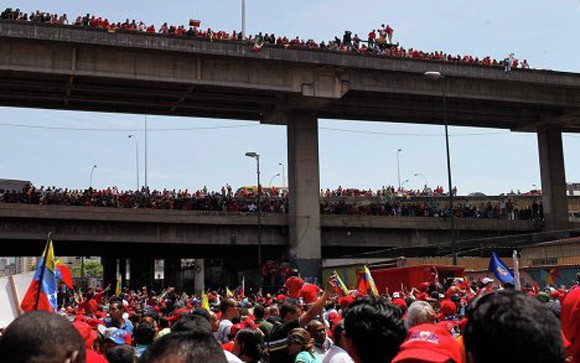 Hình ảnh lễ đưa tiễn linh cữu cố tổng thống Hugo Chavez ảnh 5 Hình ảnh lễ đưa tiễn linh cữu cố tổng thống Hugo Chavez ảnh 5