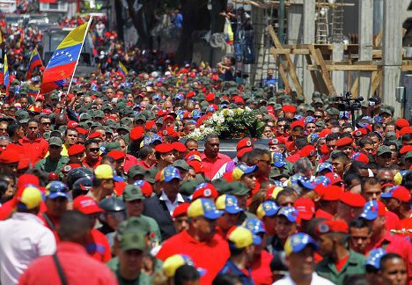 Hình ảnh lễ đưa tiễn linh cữu cố tổng thống Hugo Chavez ảnh 6 Hình ảnh lễ đưa tiễn linh cữu cố tổng thống Hugo Chavez ảnh 6