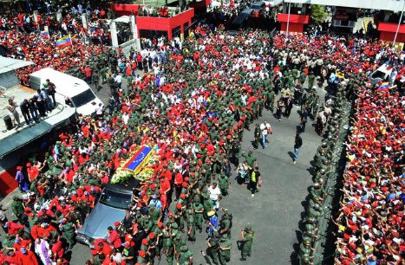 Hình ảnh lễ đưa tiễn linh cữu cố tổng thống Hugo Chavez ảnh 7 Hình ảnh lễ đưa tiễn linh cữu cố tổng thống Hugo Chavez ảnh 7