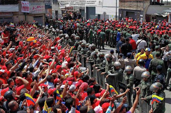 Hình ảnh lễ đưa tiễn linh cữu cố tổng thống Hugo Chavez ảnh 10 Hình ảnh lễ đưa tiễn linh cữu cố tổng thống Hugo Chavez ảnh 10