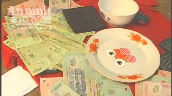 Quảng Ngãi: Bắt ổ đánh bạc lớn giữa rừng ảnh 2 Quảng Ngãi: Bắt ổ đánh bạc lớn giữa rừng ảnh 2
