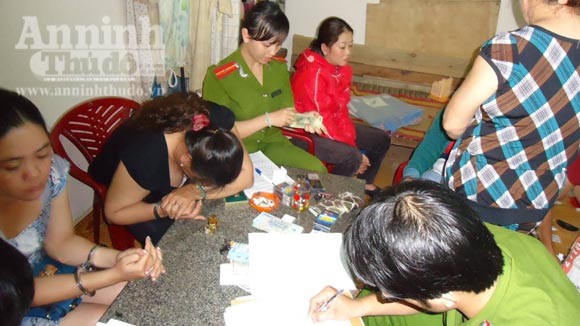 Triệt phá ổ bạc "quý bà" lớn ảnh 1 Triệt phá ổ bạc "quý bà" lớn ảnh 1
