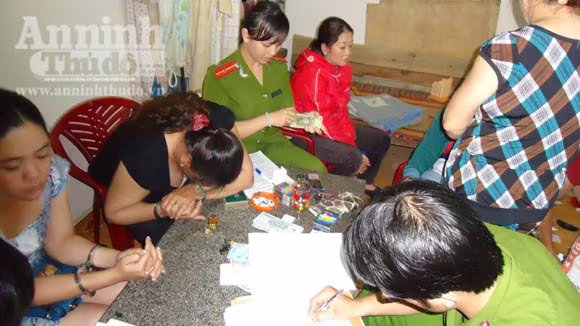 Triệt phá ổ bạc "quý bà" lớn ảnh 1 Triệt phá ổ bạc "quý bà" lớn ảnh 1