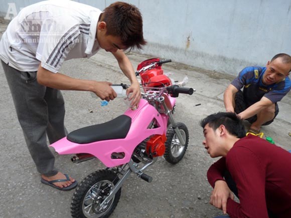 Đã phóng xe máy "ruồi" còn bốc đầu ảnh 3 Đã phóng xe máy "ruồi" còn bốc đầu ảnh 3