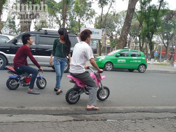 Đã phóng xe máy "ruồi" còn bốc đầu ảnh 10 Đã phóng xe máy "ruồi" còn bốc đầu ảnh 10