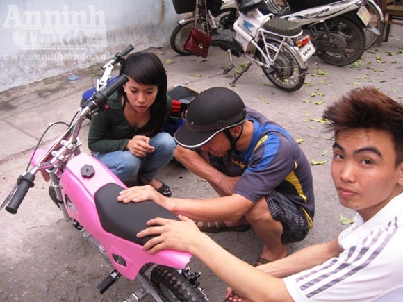 Đã phóng xe máy "ruồi" còn bốc đầu ảnh 5 Đã phóng xe máy "ruồi" còn bốc đầu ảnh 5