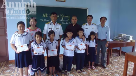 Tuyển 6 giáo viên tiểu học cho huyện đảo Trường Sa ảnh 1 Tuyển 6 giáo viên tiểu học cho huyện đảo Trường Sa ảnh 1