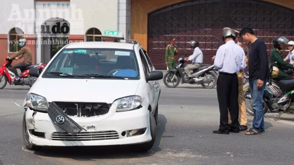 Một người nguy kịch vì bị tai nạn hai lần liên tục ảnh 1 Một người nguy kịch vì bị tai nạn hai lần liên tục ảnh 1