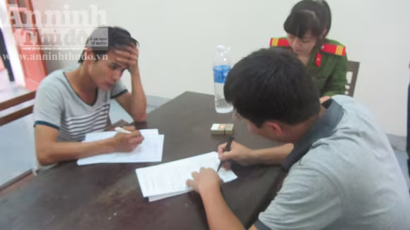 Trai làng dùng súng tự chế truy sát nhau, 1 người chết ảnh 2 Trai làng dùng súng tự chế truy sát nhau, 1 người chết ảnh 2