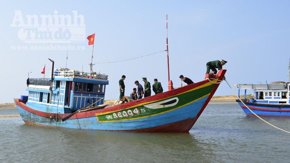 Bắt quả tang tàu cá chở hơn 66kg thuốc nổ ảnh 1 Bắt quả tang tàu cá chở hơn 66kg thuốc nổ ảnh 1