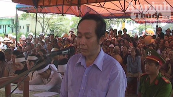 Đắng lòng phiên tòa 3 con ruột đề nghị tử hình cha ảnh 2 Đắng lòng phiên tòa 3 con ruột đề nghị tử hình cha ảnh 2