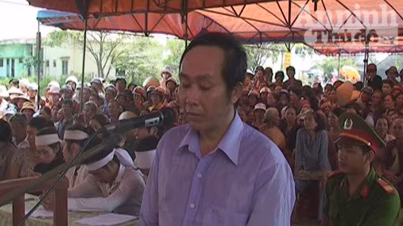 Đắng lòng phiên tòa 3 con ruột đề nghị tử hình cha ảnh 2 Đắng lòng phiên tòa 3 con ruột đề nghị tử hình cha ảnh 2
