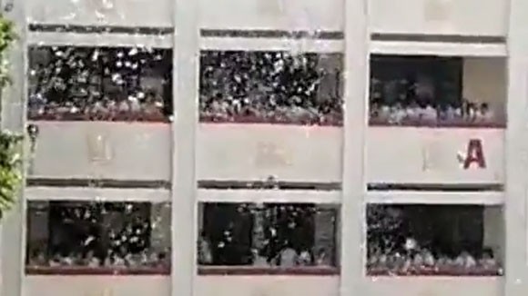Xôn xao vụ học sinh xé đề cương môn Sử ảnh 1 Xôn xao vụ học sinh xé đề cương môn Sử ảnh 1