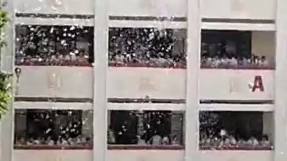 Xôn xao vụ học sinh xé đề cương môn Sử ảnh 1 Xôn xao vụ học sinh xé đề cương môn Sử ảnh 1