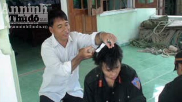 165 tháng tù cho nhóm đối tượng tấn công, lật đổ xe Công an ảnh 2 165 tháng tù cho nhóm đối tượng tấn công, lật đổ xe Công an ảnh 2