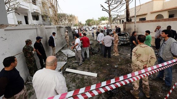 Đại sứ quán Pháp ở Libya bị đánh bom ảnh 1 Đại sứ quán Pháp ở Libya bị đánh bom ảnh 1