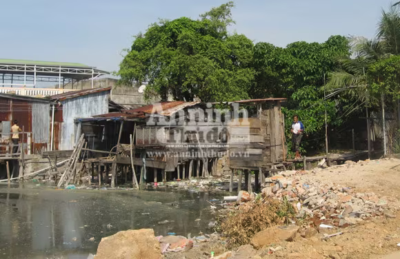 Vô tư xả thải: vịnh Cam Ranh đang thành... "biển thối" ảnh 4 Vô tư xả thải: vịnh Cam Ranh đang thành... "biển thối" ảnh 4