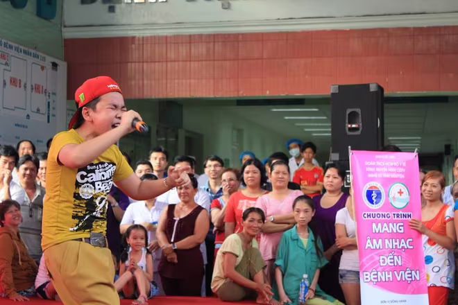 Dương Triệu Vũ - Thanh Thúy mang tiếng hát gửi tặng bệnh nhân nghèo ảnh 12 Dương Triệu Vũ - Thanh Thúy mang tiếng hát gửi tặng bệnh nhân nghèo ảnh 12