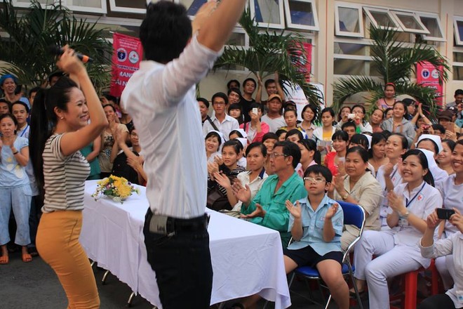 Dương Triệu Vũ - Thanh Thúy mang tiếng hát gửi tặng bệnh nhân nghèo ảnh 3 Dương Triệu Vũ - Thanh Thúy mang tiếng hát gửi tặng bệnh nhân nghèo ảnh 3