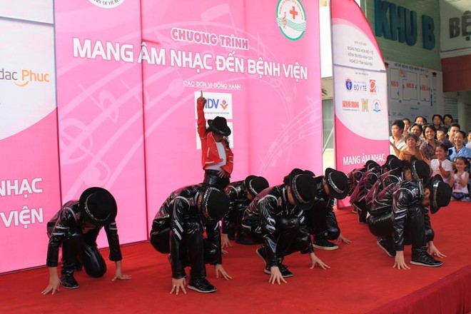 Dương Triệu Vũ - Thanh Thúy mang tiếng hát gửi tặng bệnh nhân nghèo ảnh 13 Dương Triệu Vũ - Thanh Thúy mang tiếng hát gửi tặng bệnh nhân nghèo ảnh 13