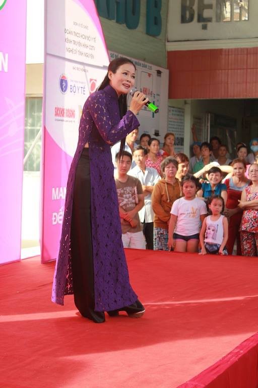 Dương Triệu Vũ - Thanh Thúy mang tiếng hát gửi tặng bệnh nhân nghèo ảnh 10 Dương Triệu Vũ - Thanh Thúy mang tiếng hát gửi tặng bệnh nhân nghèo ảnh 10