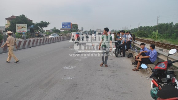 Truy tìm ô tô cán chết nữ sinh rồi bỏ chạy ảnh 1 Truy tìm ô tô cán chết nữ sinh rồi bỏ chạy ảnh 1