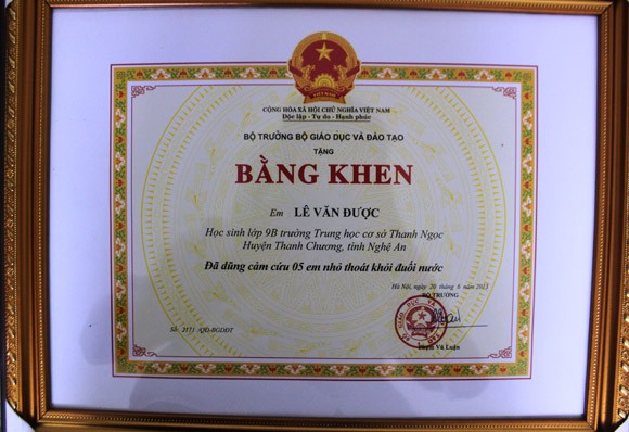 Trao bằng khen của Bộ GD&ĐT cho em Lê Văn Được ảnh 2 Trao bằng khen của Bộ GD&ĐT cho em Lê Văn Được ảnh 2