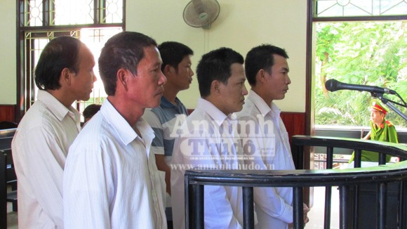 Coi thường mạng sống, thản nhiên mua bán “thần chết” ảnh 1 Coi thường mạng sống, thản nhiên mua bán “thần chết” ảnh 1