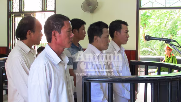 Coi thường mạng sống, thản nhiên mua bán “thần chết” ảnh 1 Coi thường mạng sống, thản nhiên mua bán “thần chết” ảnh 1