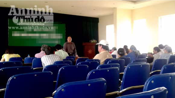 Ăn chặn tiền trợ cấp hộ nghèo, nữ cán bộ phường bị dân "đấu tố" ảnh 1 Ăn chặn tiền trợ cấp hộ nghèo, nữ cán bộ phường bị dân "đấu tố" ảnh 1