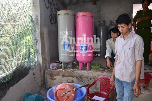Nổi da gà cảnh coi thường mạng sống ở nơi san chiết gas lậu ảnh 2 Nổi da gà cảnh coi thường mạng sống ở nơi san chiết gas lậu ảnh 2