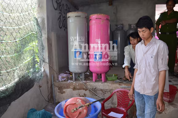 Nổi da gà cảnh coi thường mạng sống ở nơi san chiết gas lậu ảnh 2 Nổi da gà cảnh coi thường mạng sống ở nơi san chiết gas lậu ảnh 2