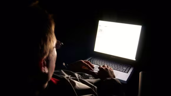 Đau lòng anh trai 18 tuổi lạm dụng tình dục em gái 4 tuổi ảnh 1