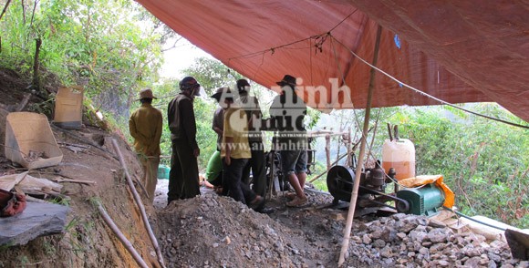 "Đột kích” bãi vàng trên đỉnh Cư Kuin ảnh 4 "Đột kích” bãi vàng trên đỉnh Cư Kuin ảnh 4