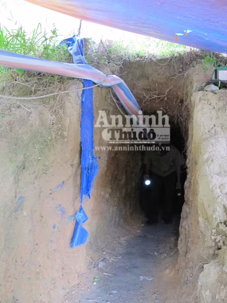 "Đột kích” bãi vàng trên đỉnh Cư Kuin ảnh 3 "Đột kích” bãi vàng trên đỉnh Cư Kuin ảnh 3
