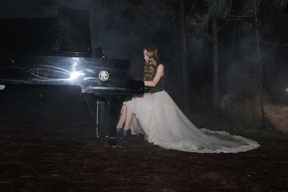 Thảo My Idol u sầu trong MV đầu tay ảnh 4 Thảo My Idol u sầu trong MV đầu tay ảnh 4