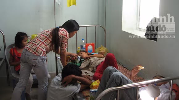 Xe khách đấu đầu, 6 người thương vong ảnh 3 Xe khách đấu đầu, 6 người thương vong ảnh 3
