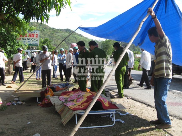 Xe khách đấu đầu, 6 người thương vong ảnh 1 Xe khách đấu đầu, 6 người thương vong ảnh 1