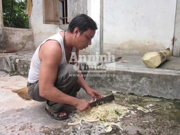 Người đàn ông mù 20 năm rong ruổi trên xe máy mưu sinh ảnh 3 Người đàn ông mù 20 năm rong ruổi trên xe máy mưu sinh ảnh 3