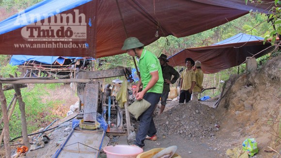 Truy quét dứt điểm nạn đào vàng trái phép trên đỉnh Cư Kuin ảnh 1 Truy quét dứt điểm nạn đào vàng trái phép trên đỉnh Cư Kuin ảnh 1