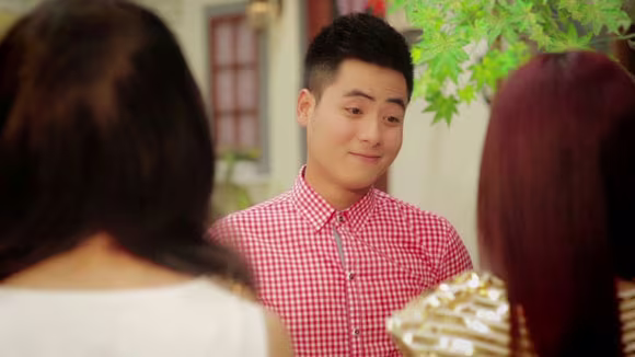 Hương Tràm bất ngờ "gục ngã" trước chàng phục vụ quán cafe ảnh 2