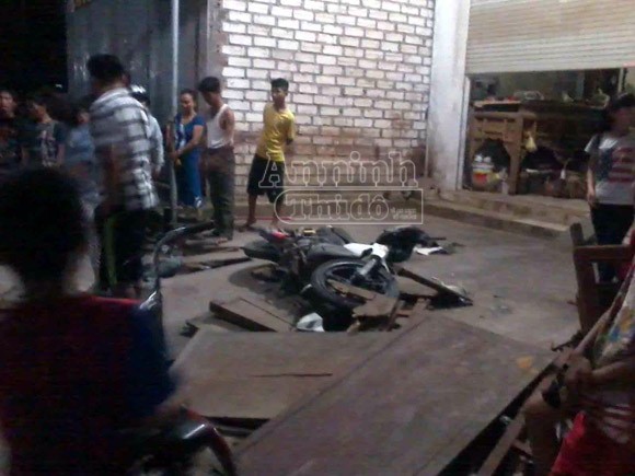 Ô tô “điên” đâm liên hoàn, 5 người nhập viện ảnh 2 Ô tô “điên” đâm liên hoàn, 5 người nhập viện ảnh 2