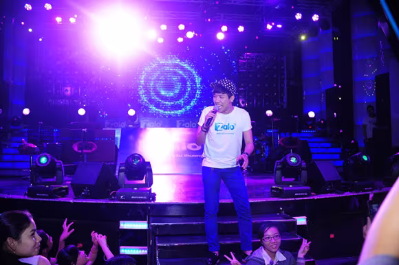 Trấn Thành bị fan "ép" giới thiệu bạn gái hotgirl ảnh 9 Trấn Thành bị fan "ép" giới thiệu bạn gái hotgirl ảnh 9