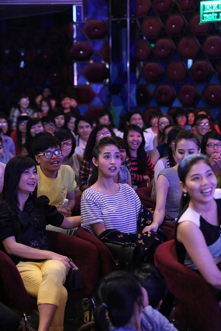 Trấn Thành bị fan "ép" giới thiệu bạn gái hotgirl ảnh 3 Trấn Thành bị fan "ép" giới thiệu bạn gái hotgirl ảnh 3