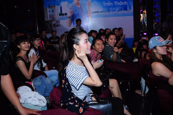 Trấn Thành bị fan "ép" giới thiệu bạn gái hotgirl ảnh 2 Trấn Thành bị fan "ép" giới thiệu bạn gái hotgirl ảnh 2