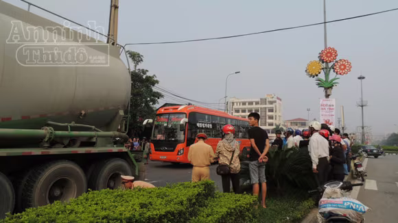 Lao đầu vào xe bồn, nam thanh niên chết thảm ảnh 2 Lao đầu vào xe bồn, nam thanh niên chết thảm ảnh 2