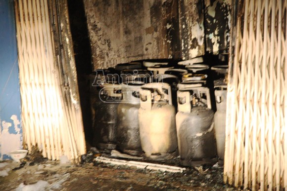 Nổ, cháy tại đại lý gas, hàng chục hộ dân hốt hoảng tháo chạy ảnh 2 Nổ, cháy tại đại lý gas, hàng chục hộ dân hốt hoảng tháo chạy ảnh 2